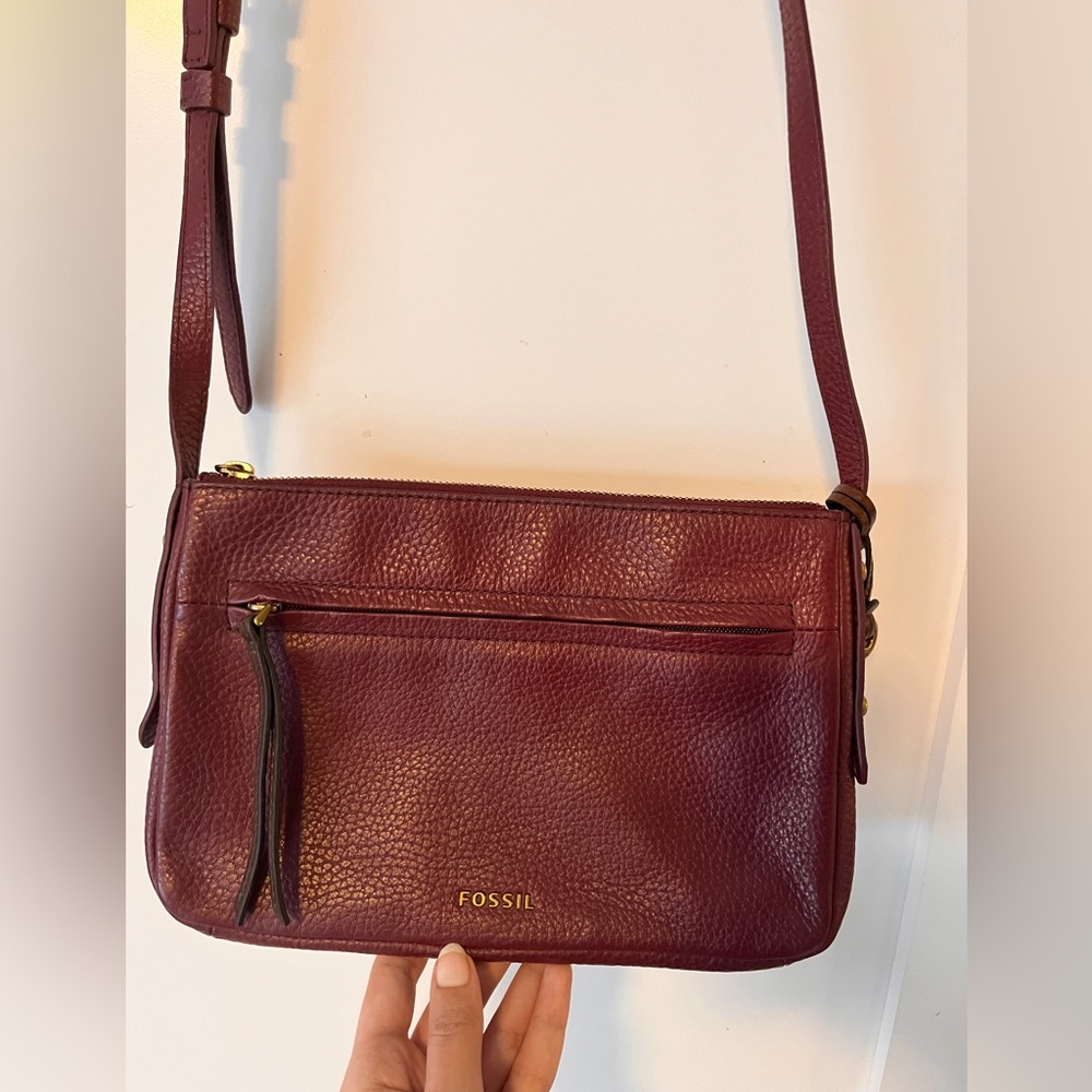FOSSIL BURGUNDY PURSE HANDBAG CROSSBODY
GENUINE LEATHER